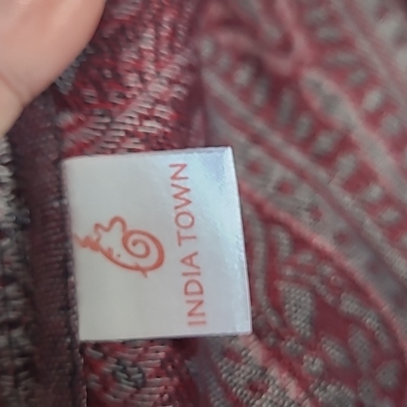 BEAUTIFUL INDIA TOWN SCARF - Picture 4 of 5
